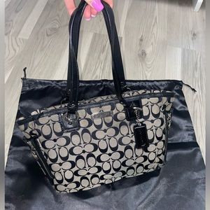 Coach Gallery Side Zip Black/Cream Handbag/Crossbody